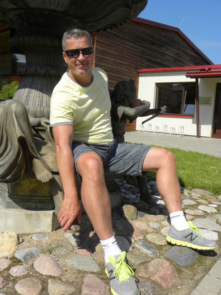 Vīrs, kurš brāķi uz skatuves nelaiž