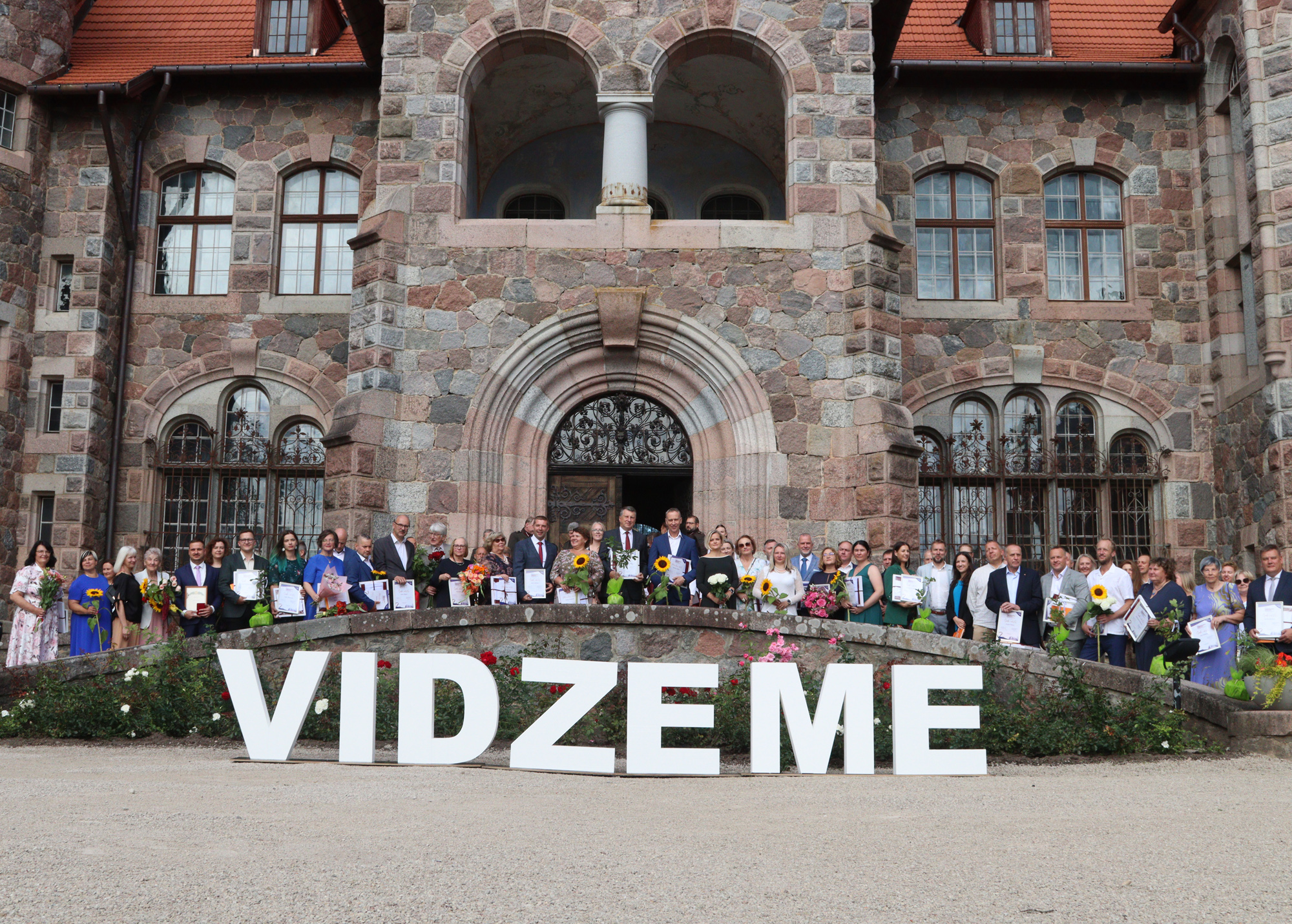 Visas upes tek uz jūru, visi darbi – Latvijai