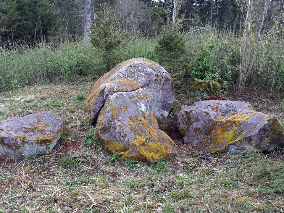 Visu cieņu vēstures liecībām!