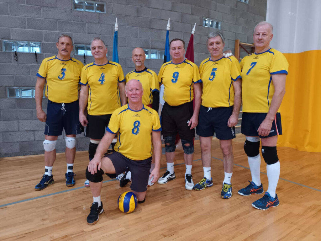 Volejbola veterāni sporto un gūst panākumus
