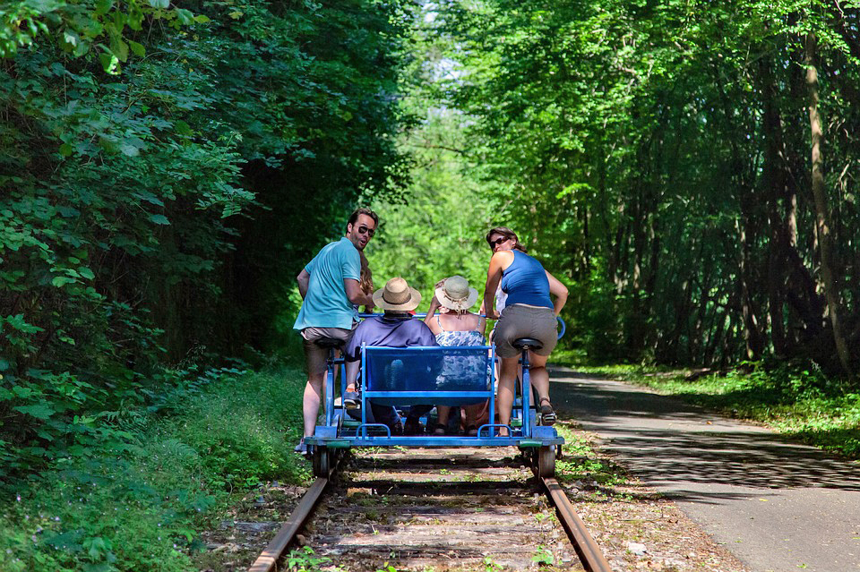 Zilākalnā uzstādīs sliežu velosipēdu