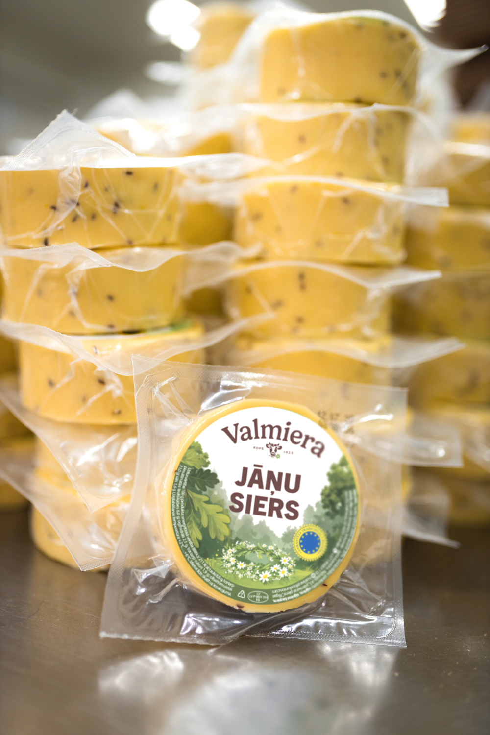 Kā top autentiskais «Valmieras»  Jāņu siers»?